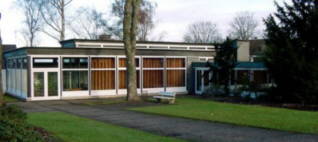 Außenansicht der Trauerhalle